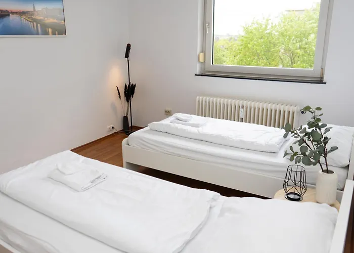 - 2 Bedrooms - Balcony - Kitchen بريمين